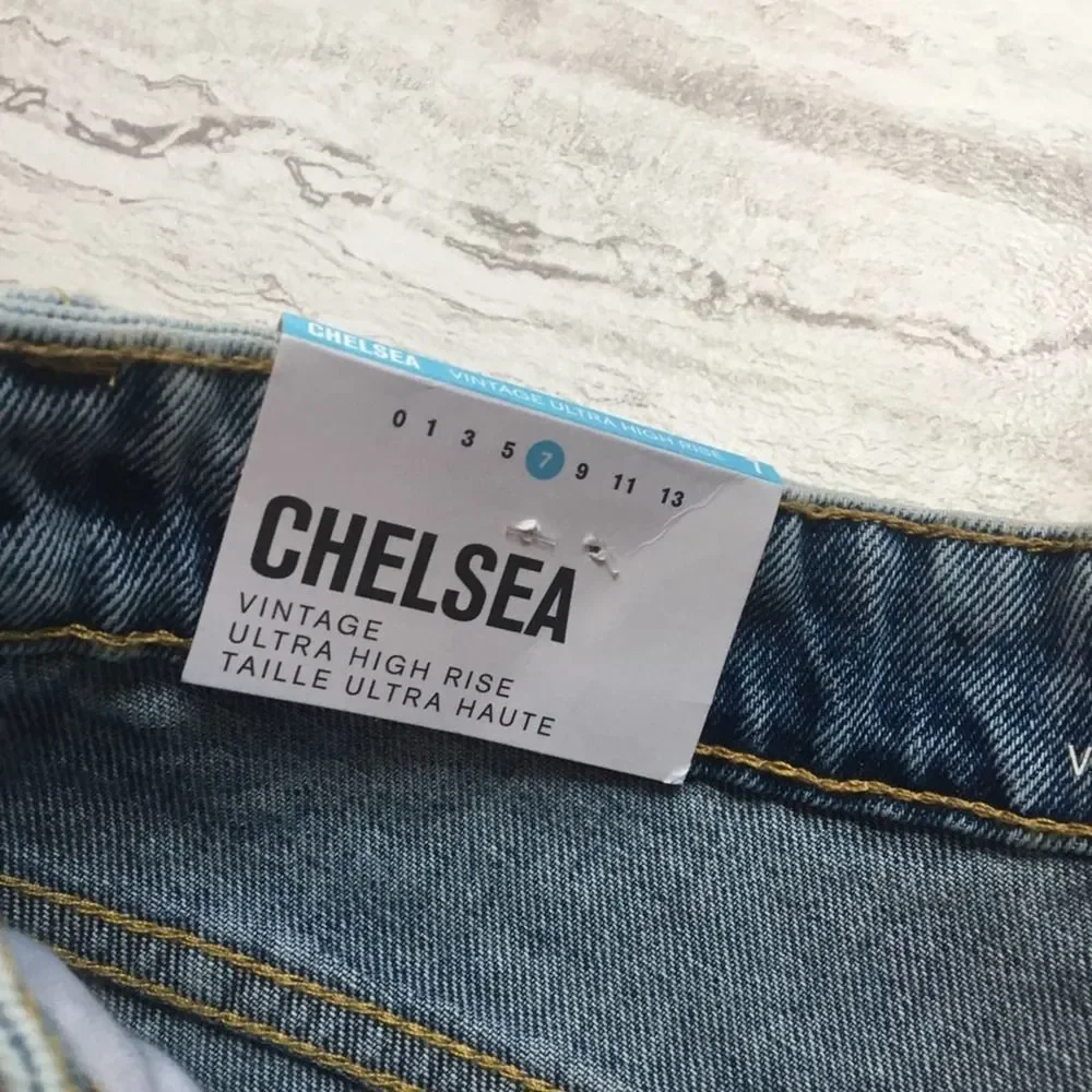 Chelsea Ultra High-Rise Acid Wash Raw Hem Jean Shorts 7 Junior's Charlotte Russe - Picture 7 of 12
